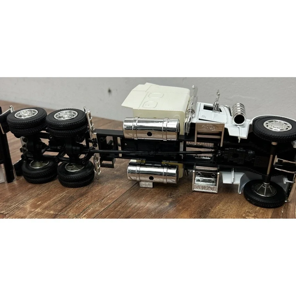Diecast RARE Boley Peterbilt Pamida Store Semi Truck and‎ Trailer Plastic White